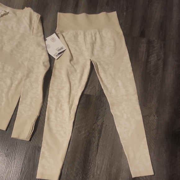 SAGE COLLECTIVE WOMENS ACTIVEWEAR FULL SET IVORY SIZE S - Picture 3 of 6
